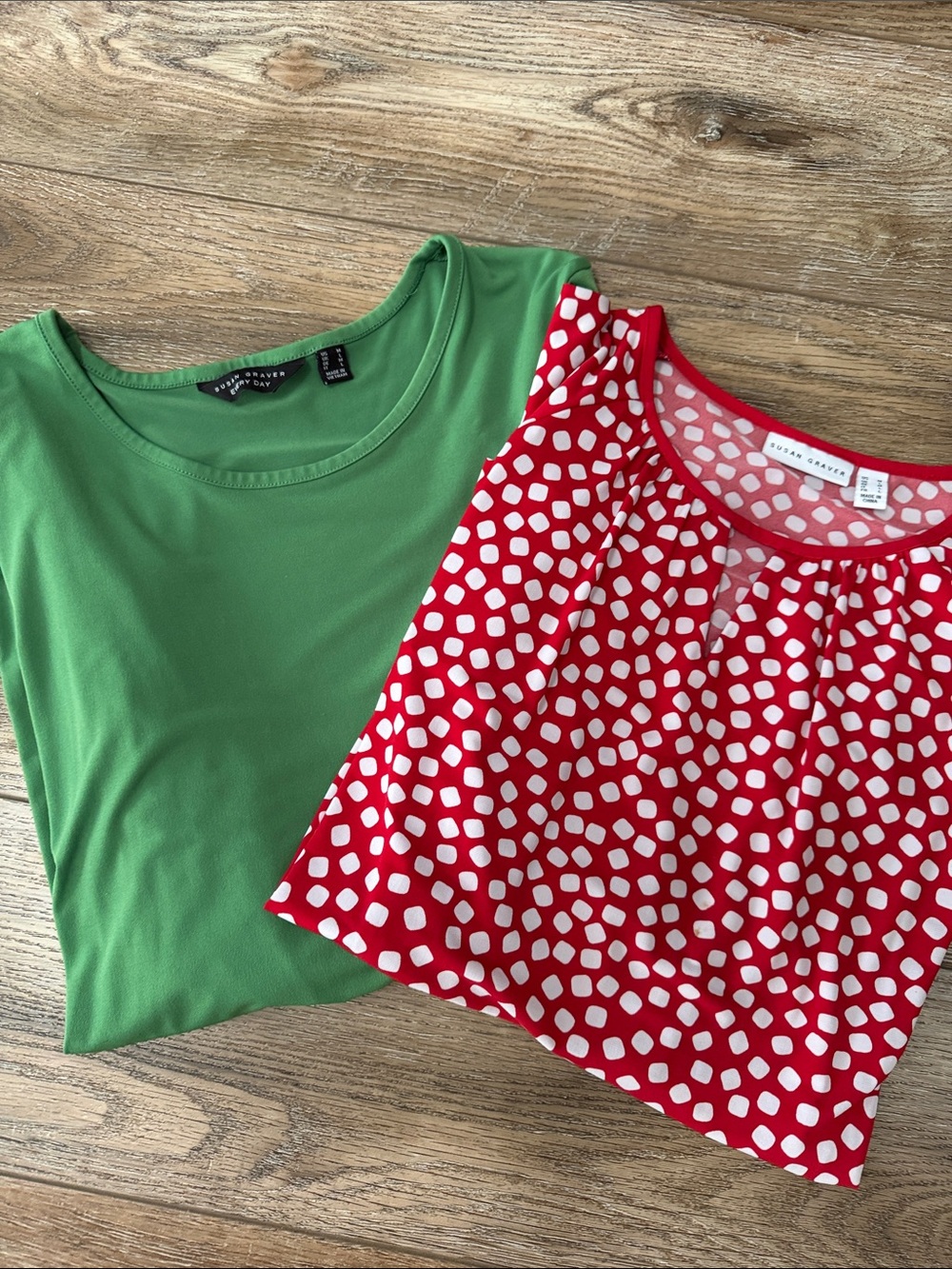 ❣️5/25❣️Susan Graver Green Tee & Red Polka Dot Blouse Set